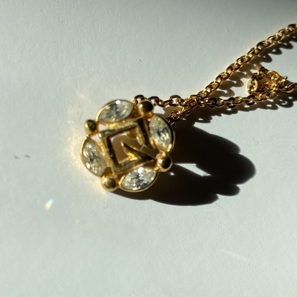 GIVENCHY gold tone vintage crystal necklace with G logo - Picture 11 of 16